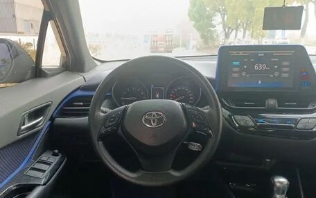 Toyota C-HR I рестайлинг, 2021 год, 1 640 000 рублей, 22 фотография