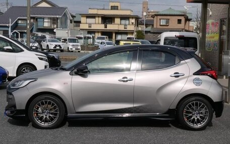 Toyota Yaris, 2022 год, 998 000 рублей, 7 фотография