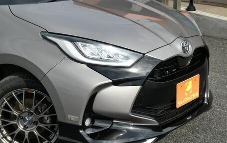 Toyota Yaris, 2022 год, 998 000 рублей, 9 фотография