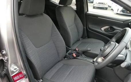 Toyota Yaris, 2022 год, 998 000 рублей, 14 фотография