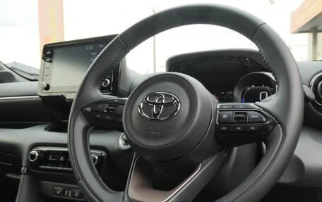 Toyota Yaris, 2022 год, 998 000 рублей, 20 фотография