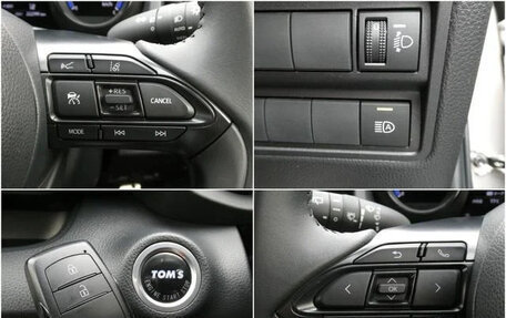 Toyota Yaris, 2022 год, 998 000 рублей, 22 фотография