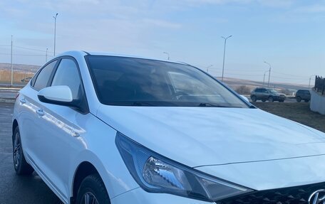 Hyundai Solaris II рестайлинг, 2021 год, 1 450 000 рублей, 2 фотография