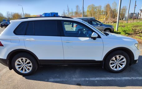 Volkswagen Tiguan II, 2019 год, 2 420 000 рублей, 2 фотография