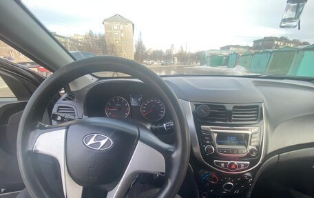 Hyundai Solaris II рестайлинг, 2011 год, 365 000 рублей, 10 фотография