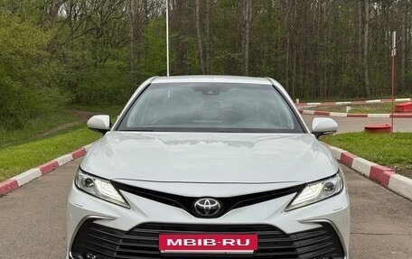 Toyota Camry, 2021 год, 3 340 000 рублей, 2 фотография