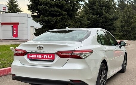 Toyota Camry, 2021 год, 3 340 000 рублей, 7 фотография