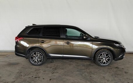 Mitsubishi Outlander III рестайлинг 3, 2018 год, 1 650 000 рублей, 7 фотография