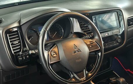 Mitsubishi Outlander III рестайлинг 3, 2018 год, 1 650 000 рублей, 14 фотография
