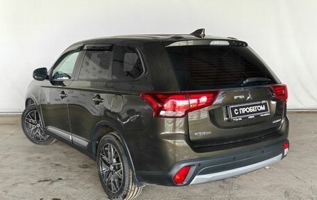 Mitsubishi Outlander III рестайлинг 3, 2018 год, 1 650 000 рублей, 6 фотография