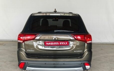 Mitsubishi Outlander III рестайлинг 3, 2018 год, 1 650 000 рублей, 5 фотография