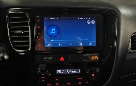 Mitsubishi Outlander III рестайлинг 3, 2018 год, 1 650 000 рублей, 13 фотография