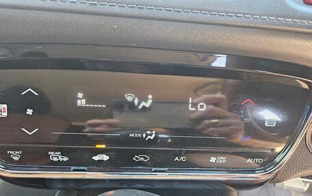 Honda Vezel, 2014 год, 1 550 000 рублей, 18 фотография