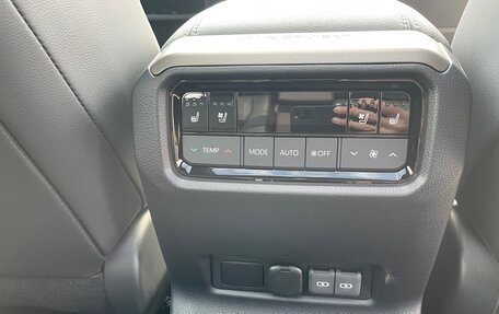 Toyota Land Cruiser Prado, 2024 год, 10 500 000 рублей, 13 фотография
