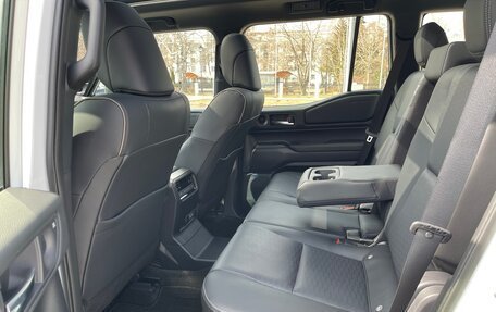 Toyota Land Cruiser Prado, 2024 год, 10 500 000 рублей, 12 фотография