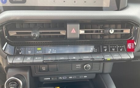 Toyota Land Cruiser Prado, 2024 год, 10 500 000 рублей, 25 фотография