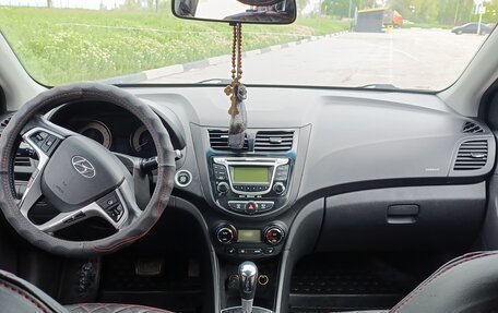 Hyundai Solaris II рестайлинг, 2011 год, 770 000 рублей, 10 фотография