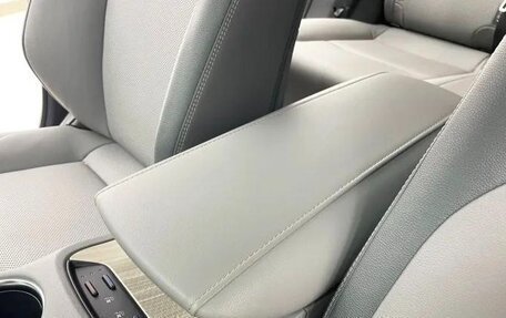 Toyota Venza, 2021 год, 2 590 000 рублей, 14 фотография