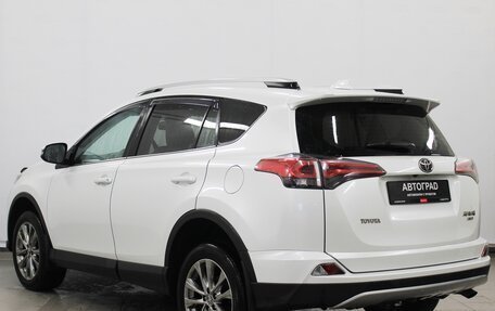 Toyota RAV4, 2018 год, 1 940 000 рублей, 6 фотография