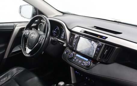 Toyota RAV4, 2018 год, 1 940 000 рублей, 7 фотография
