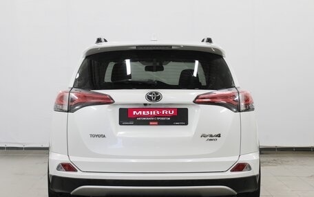 Toyota RAV4, 2018 год, 1 940 000 рублей, 5 фотография