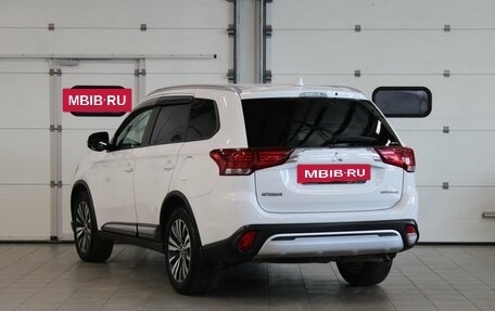 Mitsubishi Outlander III рестайлинг 3, 2018 год, 1 980 000 рублей, 7 фотография