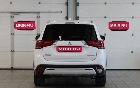 Mitsubishi Outlander III рестайлинг 3, 2018 год, 1 980 000 рублей, 6 фотография