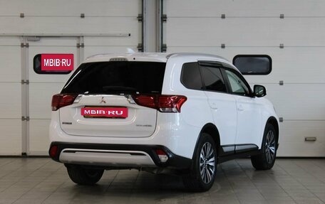 Mitsubishi Outlander III рестайлинг 3, 2018 год, 1 980 000 рублей, 5 фотография