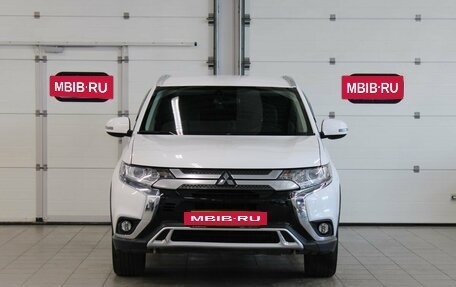 Mitsubishi Outlander III рестайлинг 3, 2018 год, 1 980 000 рублей, 2 фотография