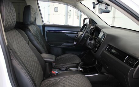 Mitsubishi Outlander III рестайлинг 3, 2018 год, 1 980 000 рублей, 24 фотография