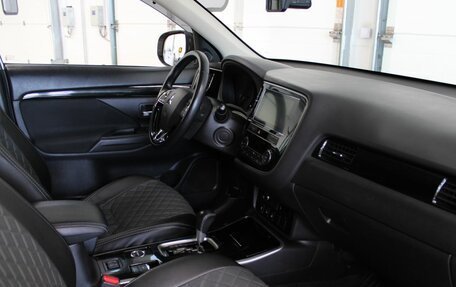 Mitsubishi Outlander III рестайлинг 3, 2018 год, 1 980 000 рублей, 23 фотография