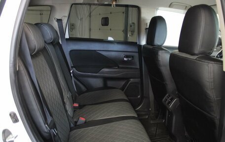 Mitsubishi Outlander III рестайлинг 3, 2018 год, 1 980 000 рублей, 25 фотография