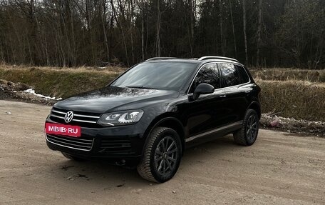 Volkswagen Touareg III, 2012 год, 2 350 000 рублей, 2 фотография
