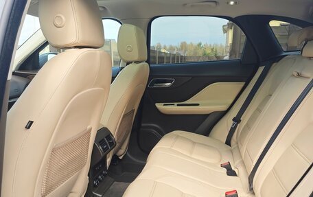 Jaguar F-Pace, 2016 год, 2 600 000 рублей, 6 фотография