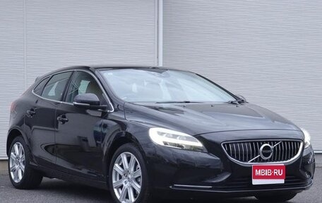 Volvo V40 II рестайлинг, 2019 год, 1 250 000 рублей, 1 фотография