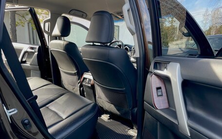 Toyota Land Cruiser Prado 150 рестайлинг 2, 2017 год, 4 850 000 рублей, 8 фотография