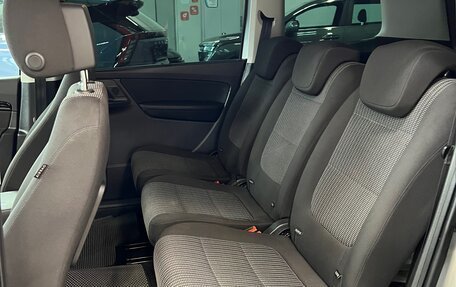 SEAT Alhambra II рестайлинг, 2015 год, 1 650 000 рублей, 13 фотография