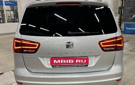 SEAT Alhambra II рестайлинг, 2015 год, 1 650 000 рублей, 12 фотография
