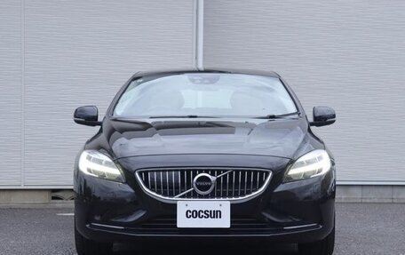 Volvo V40 II рестайлинг, 2019 год, 1 250 000 рублей, 2 фотография