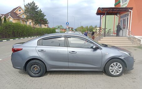 KIA Rio IV, 2018 год, 965 000 рублей, 3 фотография