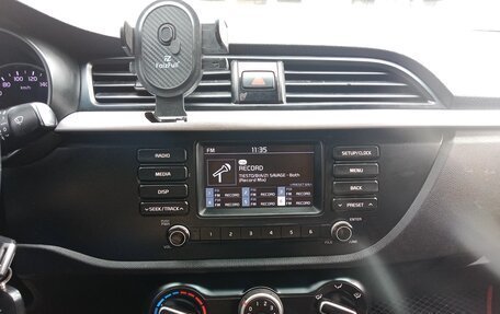 KIA Rio IV, 2018 год, 965 000 рублей, 8 фотография