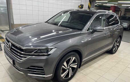 Volkswagen Touareg III, 2018 год, 4 900 000 рублей, 2 фотография