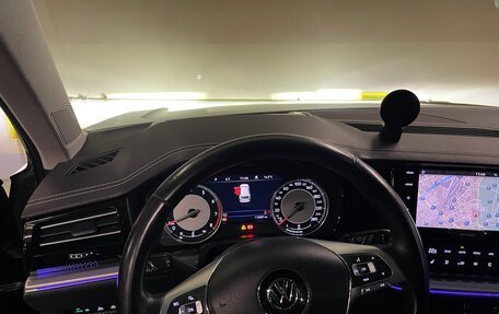 Volkswagen Touareg III, 2018 год, 4 900 000 рублей, 8 фотография