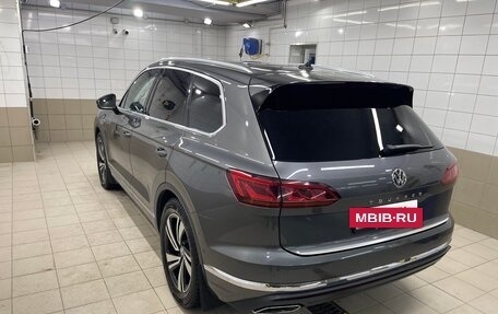 Volkswagen Touareg III, 2018 год, 4 900 000 рублей, 3 фотография