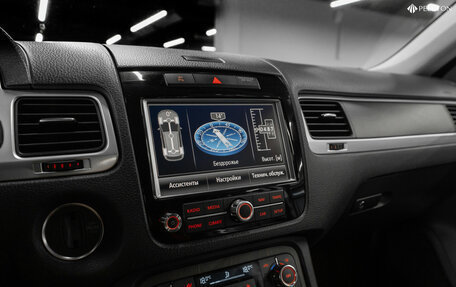 Volkswagen Touareg III, 2010 год, 3 300 000 рублей, 29 фотография