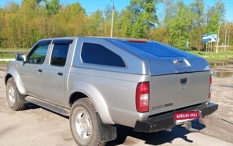 Nissan NP300, 2012 год, 1 150 000 рублей, 5 фотография