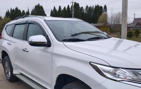 Mitsubishi Pajero Sport III рестайлинг, 2018 год, 3 300 000 рублей, 3 фотография
