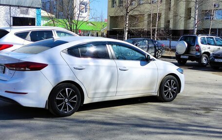 Hyundai Elantra VI рестайлинг, 2018 год, 1 750 000 рублей, 9 фотография