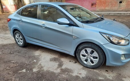Hyundai Solaris II рестайлинг, 2012 год, 599 000 рублей, 1 фотография
