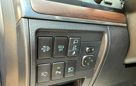 Toyota Land Cruiser 200, 2020 год, 9 000 000 рублей, 10 фотография